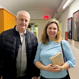Duhovnik Igor Dolinšek in Neža Novak s Pastoralne službe Nadškofije Ljubljana (photo: Rok Mihevc)