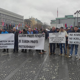 Zgovorni transparenti (photo: Robert Božič)