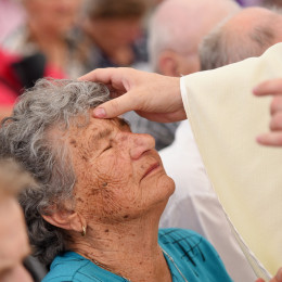 Bolniško maziljenje (photo: Rok Mihevc)