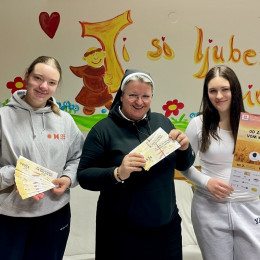 V rubriki Življenje išče pot smo gostili s. Uršo Šebat in dijakinji Mirjam Bukovšek ter Julijo Zupan (photo: osebni arhiv)