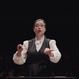 Dirigentka Mojca Lavrenčič (photo: posnetek zaslona)