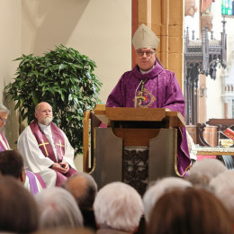 Nadškof Alojzij Cvikl med sveto mašo (photo: Jože Potrpin)