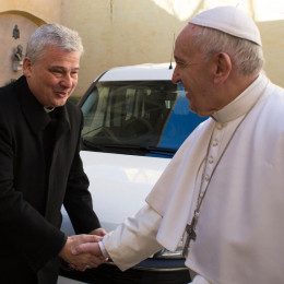 Kardinal Konrad Krajewski in papež Frančišek (photo: Vatican Media)