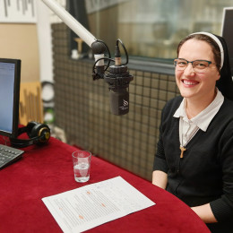 Gostja misijonskega jutra, šolska sestra sv. Frančiška Kristusa Kralja, s. Ema Alič. (photo: Mirjam Judež)