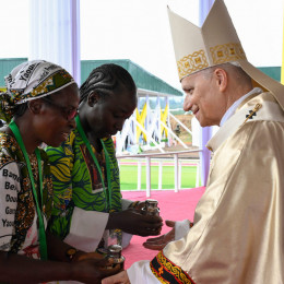 Papež med mašo na letališču v Bamendi (photo: Simone Risoluti)