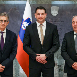 Predsednik DZ Zoran Stevanovič z novoizvoljenima podpredsednikoma DZ Francom Križanom in Danijelom Krivcem (photo: STA / Daniel Novakovič)