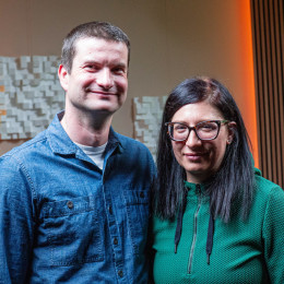 Suzana Simenčič in Simon Veverič sta spregovorila o svoji poti od neobdelane kmetijske zemlje do zeliščnega posestva v obliki metulja. (photo: Jaka Korenjak)