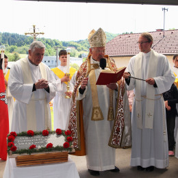 Blagoslov temeljnega kamna za nov župnijski dom sv. Martina (photo: Uroš Pušnik)