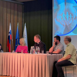 Udeleženci okrogle mize na Teološki fakulteti v Ljubljani na temo ustvarjanja varnega okolja v Cerkvi (photo: Rok Blažič)