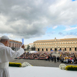 Papež na Trgu Plebiscita v Neaplju (photo: Vatican Media)