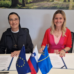 s. Marija Ferčak in županja Renata Kosec (photo: Vir: Občina Domžale)