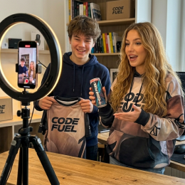 Snemanje posnetka za socialna omrežja (photo: Gemini AI)