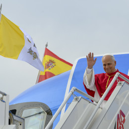 Papež Leon XIV. pristal v Madridu (photo: Simone Risoluti)