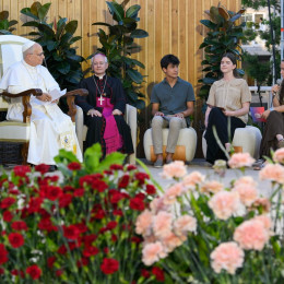Papež odgovarja na vprašanja mladih (photo: Vatican Media)