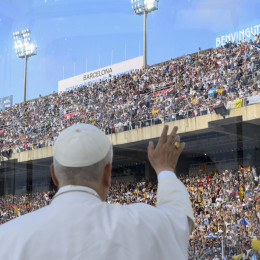 Papež na stadionu z mladimi (photo: Vatican media)