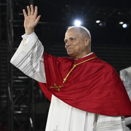 Papež Leon XIV. pozdravlja mlade (photo: Vatican media)