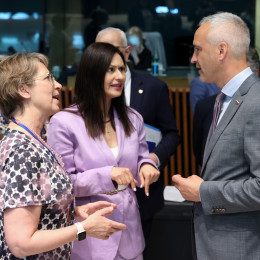 Slovenski minister Janez C. Kralj je na zasedanju opravil vrsto pogovorov s kolegicami in kolegi. V družbi s predsedujočo Maria Panayitou in finsko ministrico Sari Essayah. (photo: Francois Lenoir EU komisija)