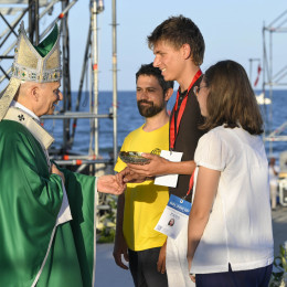 Papež z mladimi (photo: Simone Risoluti / Vatican News)
