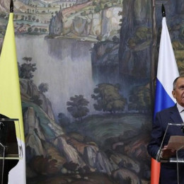 Nadškof Gallagher in ruski zunanji minister Lavrov na tiskovni konferenci (photo: Vatican media)