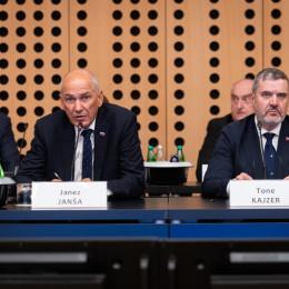Premier Janez Janša in zunanji minister Tone Kajzer (photo: Bor Slana/STA)