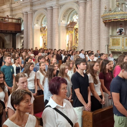 Dijaki in učitelji Škofijske klasične gimnazije pri maši v Šentvidu (photo: Marjana Debevec)