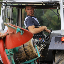 Traktor, kmet, kmetijstvo (photo: STA/Daniel Novakovič)