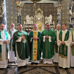 Duhovniki s škofom Andrejem Sajetom (photo: Škofija Novo mesto)