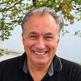 Avtor zgodbe, scenarija, besedil pesmi in režiser je naš sodelavec Marjan Bunič (photo: Urša Sešek)