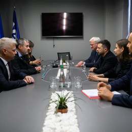 Hajdinjak in Kajzer pri Zelenskemu (photo: Vir: Ministrstvo za obrambo)