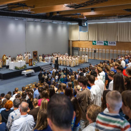 Sveta maša v prenovljeni dvorani (photo: Nadškofija Maribor)