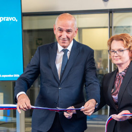 Predsednik vlade Janez Janša in ministrica Monika Kirbiš Rojs (photo: Kabinet predsednika vlade Republike Slovenije)