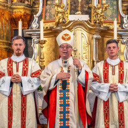 Nadškof Alojzij Cvikl in diakona Jure Golob in Žiga Kreft (photo: Domen Premozer )
