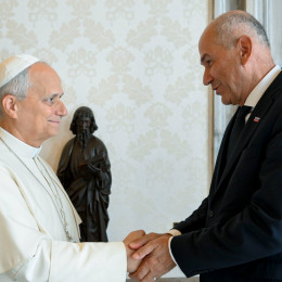 Predsednik vlade Janez Janša s papežem Leonom XIV. (photo: Simone Risoluti/Vatican media)