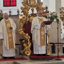 Slovesno somaševanje v koprski stolnici je vodil škof Peter Štumpf, z njim pa so somaševali upokojeni škof Jurij Bizjak in številni duhovniki (photo: Božo Rustja)