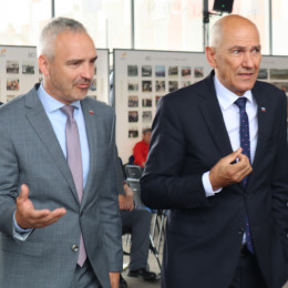 Minister za kmetijstvo Janez Cigler Kralj, predsednik vlade Janez Janša in predsednik uprave Pomurskega sejma Janez Erjavec na sejmu Agra (photo: STA/Vida Toš)