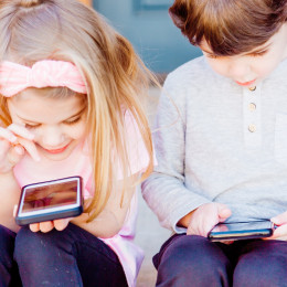 Naj otroke in mlade ne vzgaja mobilni telefon (photo: McKaela Taylor / Unsplash)