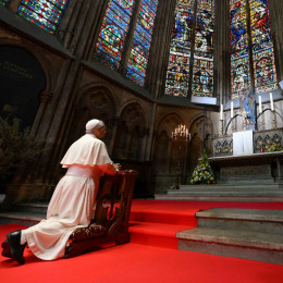 Papež Leon XIV. v katedrali v Metzu (photo: Simone Risoluti/Vatican Media)