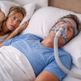 Zaskrbljujoče so pavze dihanja ponoči: kdaj k zdravniku? (photo: AI)