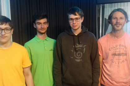 Blaž, Adam in Patrik so tekmovali na kemijski olimpijadi, v studiu se nam je pridružil tudi Aljoša iz ZOTKS (photo: Nataša Ličen )