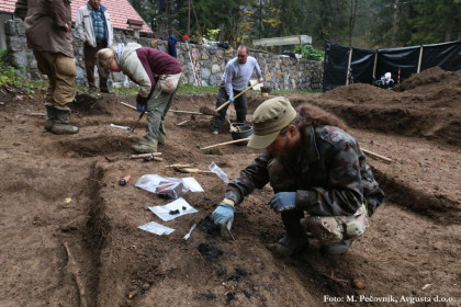 Izkopavanje Romov v Iški (photo: M. Pečovnik)