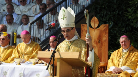 Apostolsko nuncij msgr. dr. Santos Abril y Castello (photo: ARO)