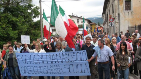 Demonstracije za ohranitev slovensek šole v Špetru (photo: Miran Mihelič)