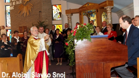 Orgle je blagoslovil dr. Alojzij Slavko Snoj (photo: Arhiv slovenske župnije v Hamiltonu)
