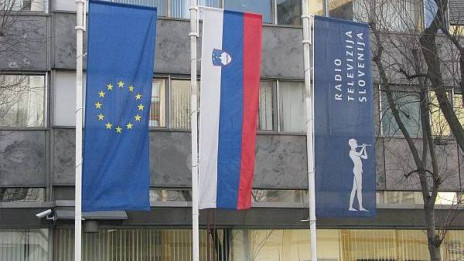 Zastave pred RTV Slovenija (photo: ARO)