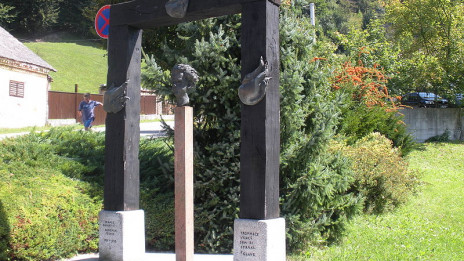 Spomenik F. Balantiču postavljen v Kamniku (photo: Wikipedia)