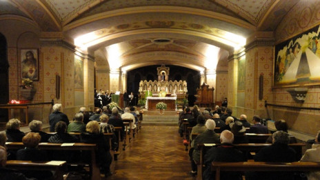 Sveta maša v kritpti cerkve Corpus Domini v Milanu (photo: Matjaž Merljak)