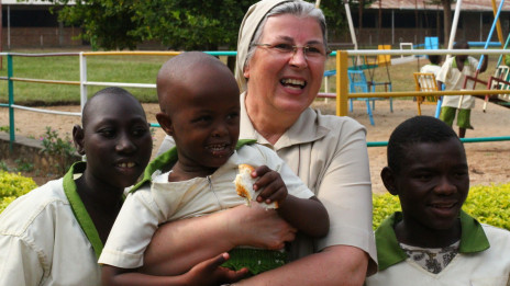 S. Vesna Hiti na misijonu v Burundiju (photo: Izidor Šček)