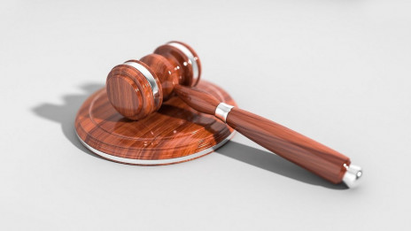 Sodišče, sodno tolkalo, pravica (photo: Pixabay)