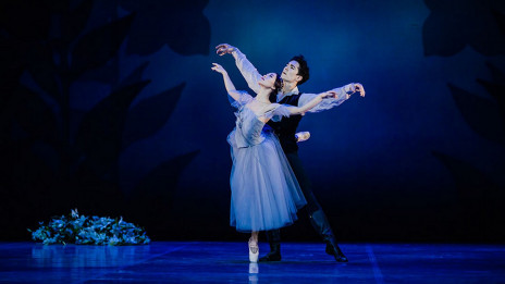 Kot Giselle pleše Marin Ino in v vlogi Albrechta Petar Đorčevski (photo: Darja Štravs Tisu)