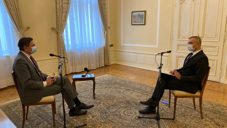 Predsednik Borut Pahor v pogovoru z Alenom Salihovićem (photo: Matej Kržišnik)